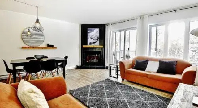 Chalet 33 Chemin du Hameau 203, Book Chalet Hoteller i Stoneham med parkering, nær Stoneham Golf Club, Parkering