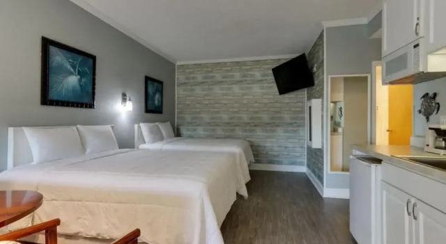 Номер Standard Palm Suites Trademark Collection by Wyndham