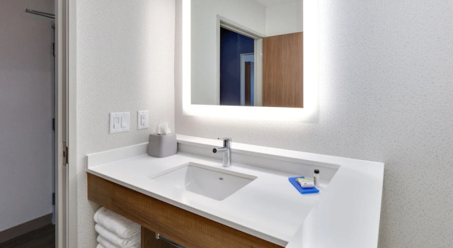 Люкс c 1 комнатой Holiday Inn Express & Suites Plano East - Richardson by IHG