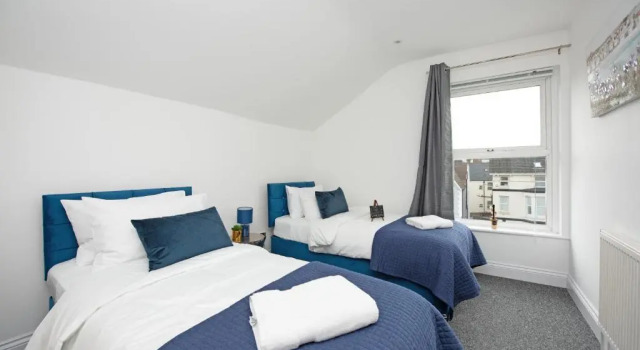 Апартаменты Deluxe Luxury Granada Apartments - 1 & 2 bed FLATS Perfect for Contractors, Family, Students near Seafront