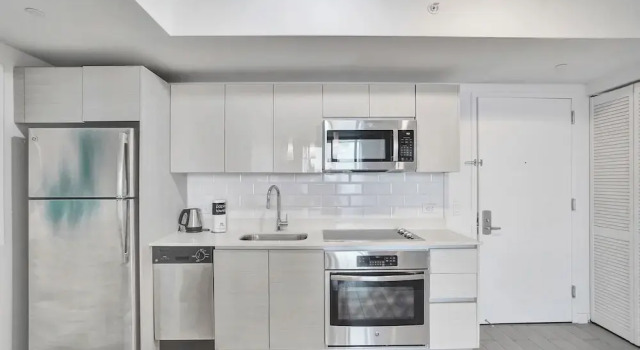 Апартаменты Deluxe Three-Bedroom Beachwalk Resort Apartment