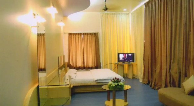 Люкс Royal Hotel Manasi