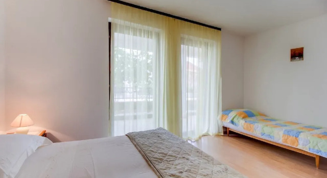 Vanda - Apartment Danica, Забронировать Апартаменты/квартира Отели Мали-Лошиня с парковкой, рядом с Автобусный вокзал Mali Losinj, Парковка
