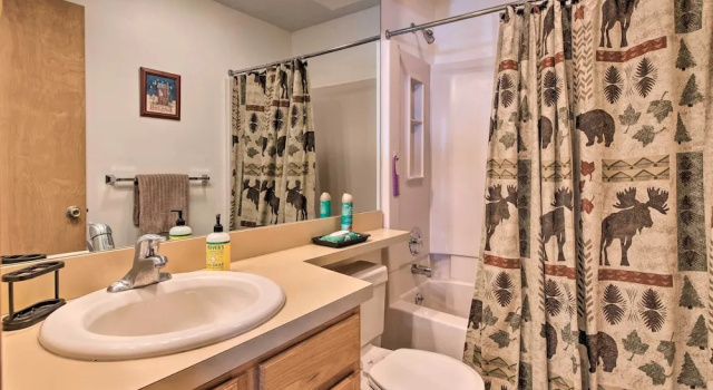 Коттедж с 3 комнатами Deck & Resort Amenities: Pocono Lake Home