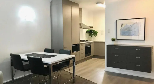 Студия Classic Archer Street – Adelaide DressCircle Apartments