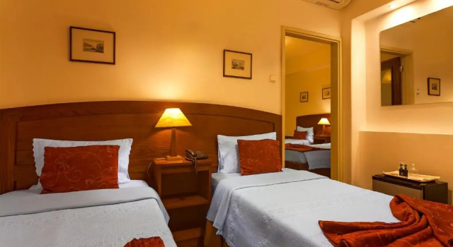 Четырёхместный номер Standard Vera Cruz Porto Downtown Hotel