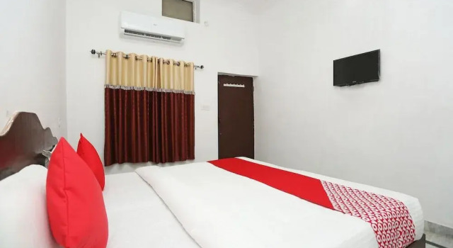 OYO 25043 Hotel Karma