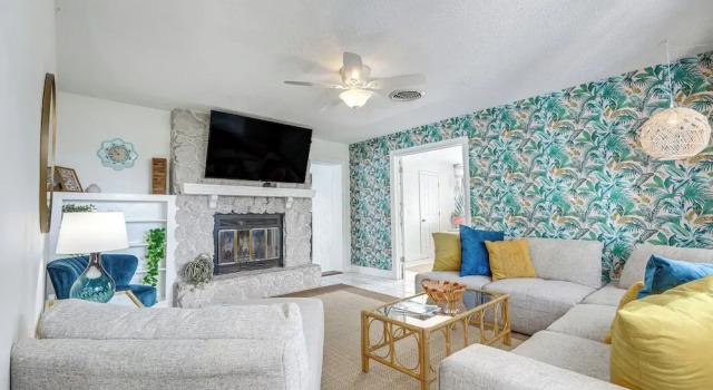 Коттедж 4 Mi to Jensen Beach Park: Family Home w/ Pool!