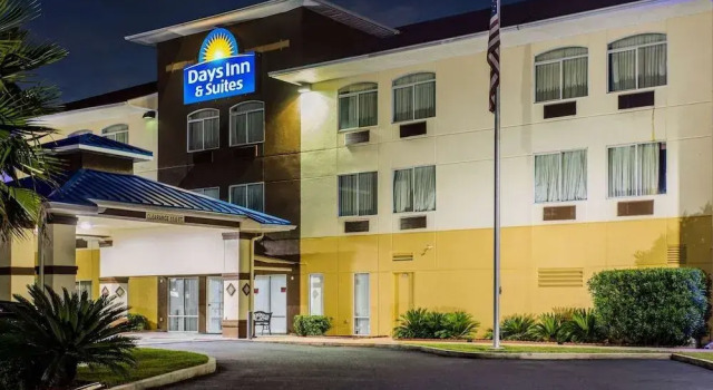 Days Inn & Suites by Wyndham Foley, Book Hotel Hoteller i Foley med parkering, Parkering