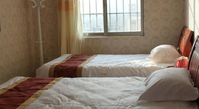 Kunming Peaceful Hotel Changshui Airport Branch, Rezerwuj Hotel Hotele w Kunming z parkingiem, Parking