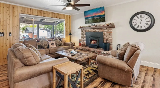 Pine Mountain Lodge - Cute And Cozy With Hot Tub And Fenced Yard! 2 Bedroom Cabin, Забронировать Отель Биг-Бэар-Сити San Bernardino Mountains