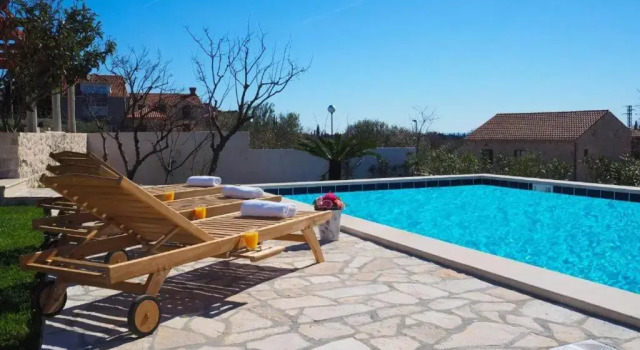 Вилла с 4 комнатами Villa Antonija - Four-Bedroom Villa with Terrace and Private Pool