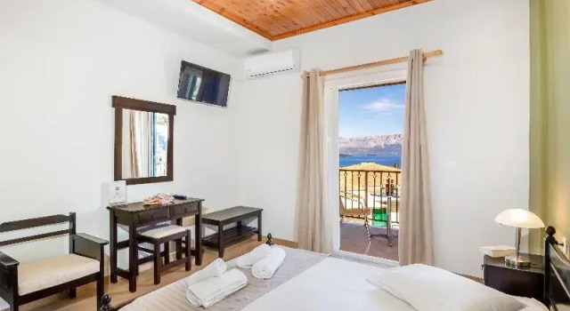 Двухместный номер Standard с балконом и с видом на бассейн Vergina Star Hotel