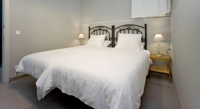 Great for 6 persons with Terrace, Book Hotel Hoteller i St. Just Desvernes med parkering, Parkering