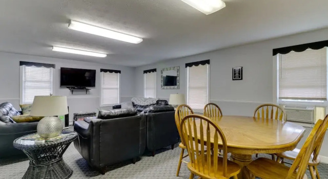 Wellington Manor, Varaa Hotelli Hotellit New England uima-altaalla, Uima-allas
