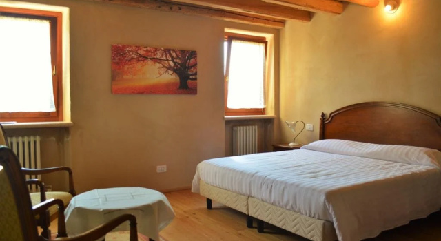 Agriturismo Borgo Valfredda, Забронировать Отель Отели Меццане-ди-Сотто с парковкой, Парковка