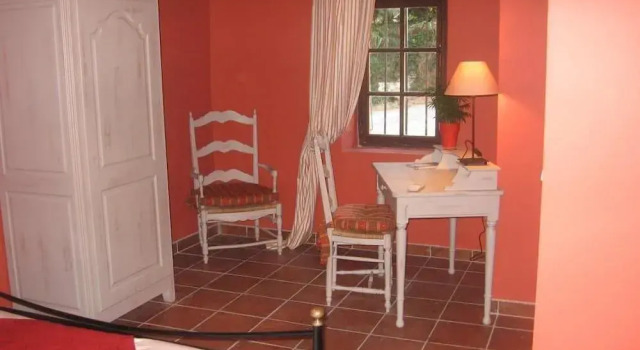 Le Vieux Moulin, Rezerwuj Hotel Hotele w Cadarache z parkingiem, Parking