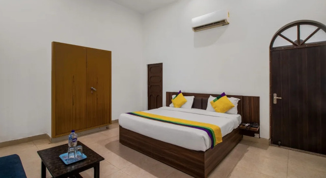 Itsy Hotels Om Pushp Residency, Забронировать Отель Матхура 