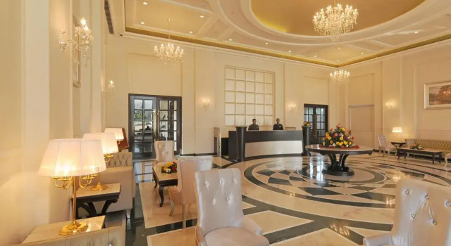 Hotel Blue Saphire Countryside Haldwani, Rezerwuj Hotel Hotele w Uttarakhand z basenem, Basen