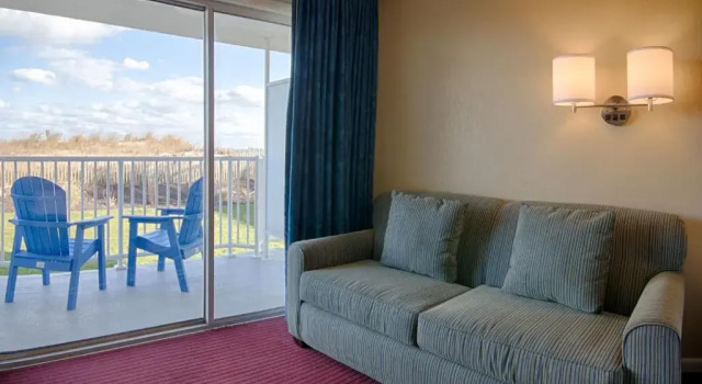 Четырёхместный номер Standard SeaLoft Oceanfront Hotel