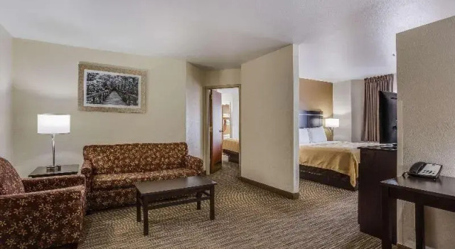 Четырёхместный люкс Quality Inn & Suites Meridian - West Boise