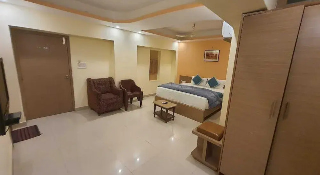 Двухместный номер Superior с балконом и с видом на город Hotel vrinda palace