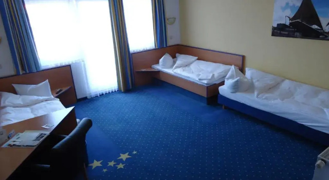 Трёхместный номер Standard sleep & go Hotel Magdeburg