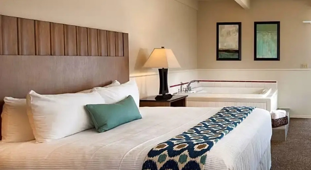 Двухместный номер Standard с частичным видом Cambria Landing Inn and Suites