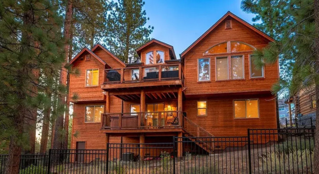 Big Bear Lodge W/ Sauna, Hot Tub, Decks & 4 Fireplaces 6 Bedroom Home