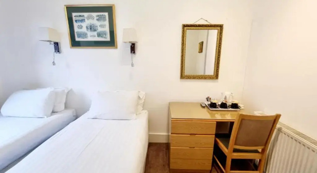 Трёхместный номер Standard The Guards Hotel