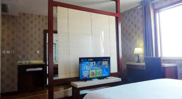 Двухместный номер Deluxe с видом на город Hua Qi Kaiserdom Hotel Zhongshan Road St Michaels Cathedral and Zhanqiao Pier Qingdao