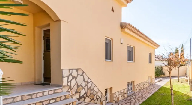 Spacious Holiday Home in L'escala With Private Pool, Забронировать Отель Ла-Эскала Alt Empordà