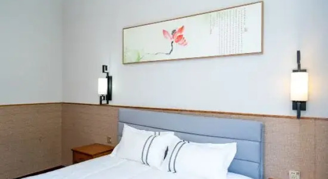 Кровать в общем номере Changli Zaishui Yifang Hotel