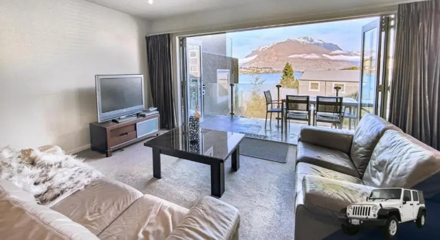 Lakefront Living - 4 Bedrm Apartmt Alpine Village, Забронировать Апартаменты/квартира Куинстаун 