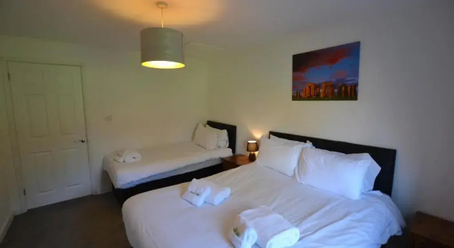 Wisteria Tree - 2 Bed House - Stayseekers, Забронировать Отель Бизнес-отели Уилтшир, 4* 5*