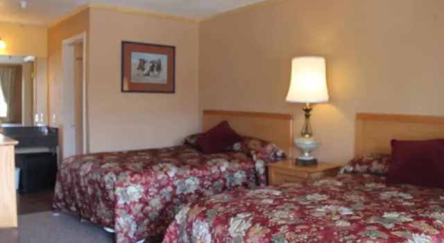 Четырёхместный номер Standard Whitney Portal Hotel And Hostel