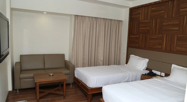 Hotel Shree Venkateshwara, Забронировать Отель Отели Хайдарабада с бассейном, рядом с Археологический музей штата, Бассейн