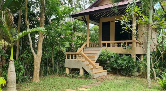 Двухместный номер Deluxe с балконом и с видом на сад Clean Beach Resort