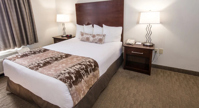 Best Western Plus Pembina Inn & Suites