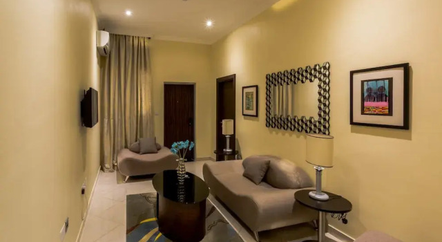 Люкс с балконом Morning Side Suites Etim Inyang