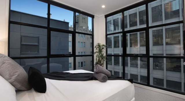 StayCentral - Little Collins (CBD), Забронировать Апартаменты/квартира Мельбурн Melbourne Region, рядом с Национальная галерея Виктории