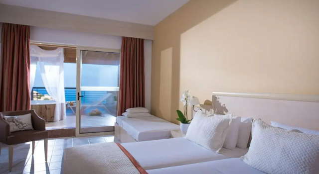 Номер Executive Blue Bay Resort Hotel