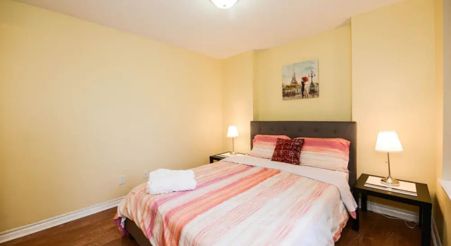 Canadian Madmac Furnished Apartment - Square One Ovation, Varaa Huoneisto Mississauga 