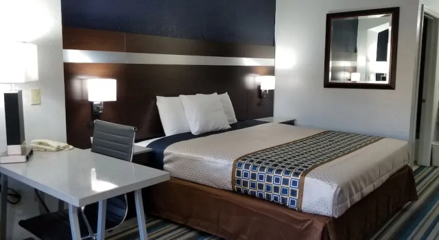 Люкс Standard HomeBridge Inn and Suites