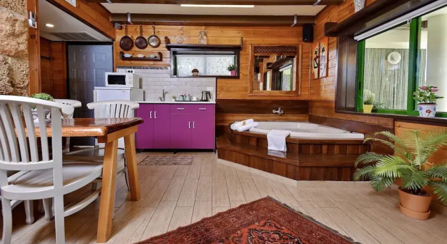 Люкс Deluxe Цокольный этаж c 1 комнатой с балконом Out of Africa Resort