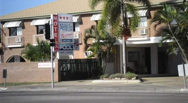 Banjo Paterson Motor Inn, Book Hotel Cluden Queensland