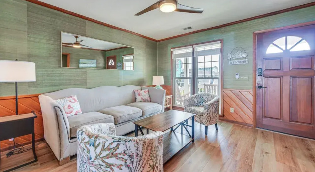 Canal-Front Home W/ Deck: Walk To Holden Beach!, Забронировать Отель Саплай Северная Каролина, рядом с Холден-Бич