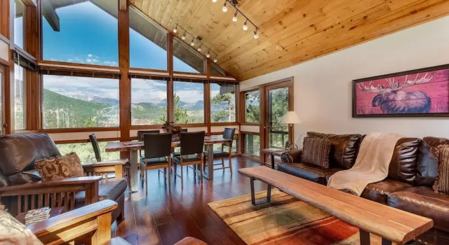 Herondale Luxury Vacation  At Windcliff 3 Bedroom Home by RedAwning