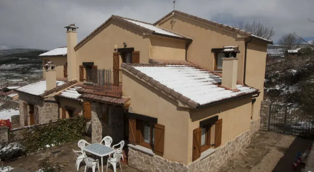 Casa de la Yaya, Забронировать Отель Ойос-дель-Эспино Sierra de Gredos