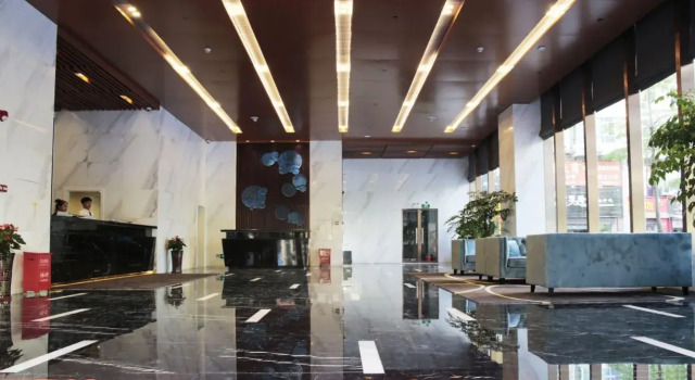 Pullanoman Holiday Inn, Rezerwuj Hotel Hotele w Zhuhai z parkingiem, Parking